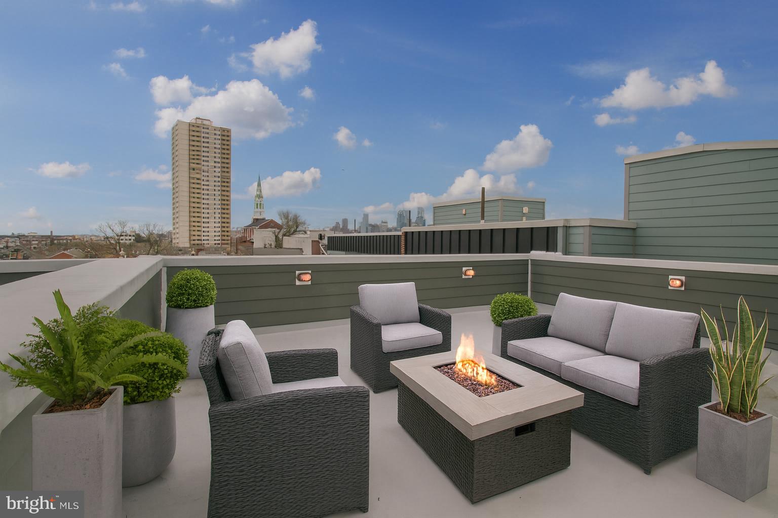 QUEEN VILLAGE - Residential Lease