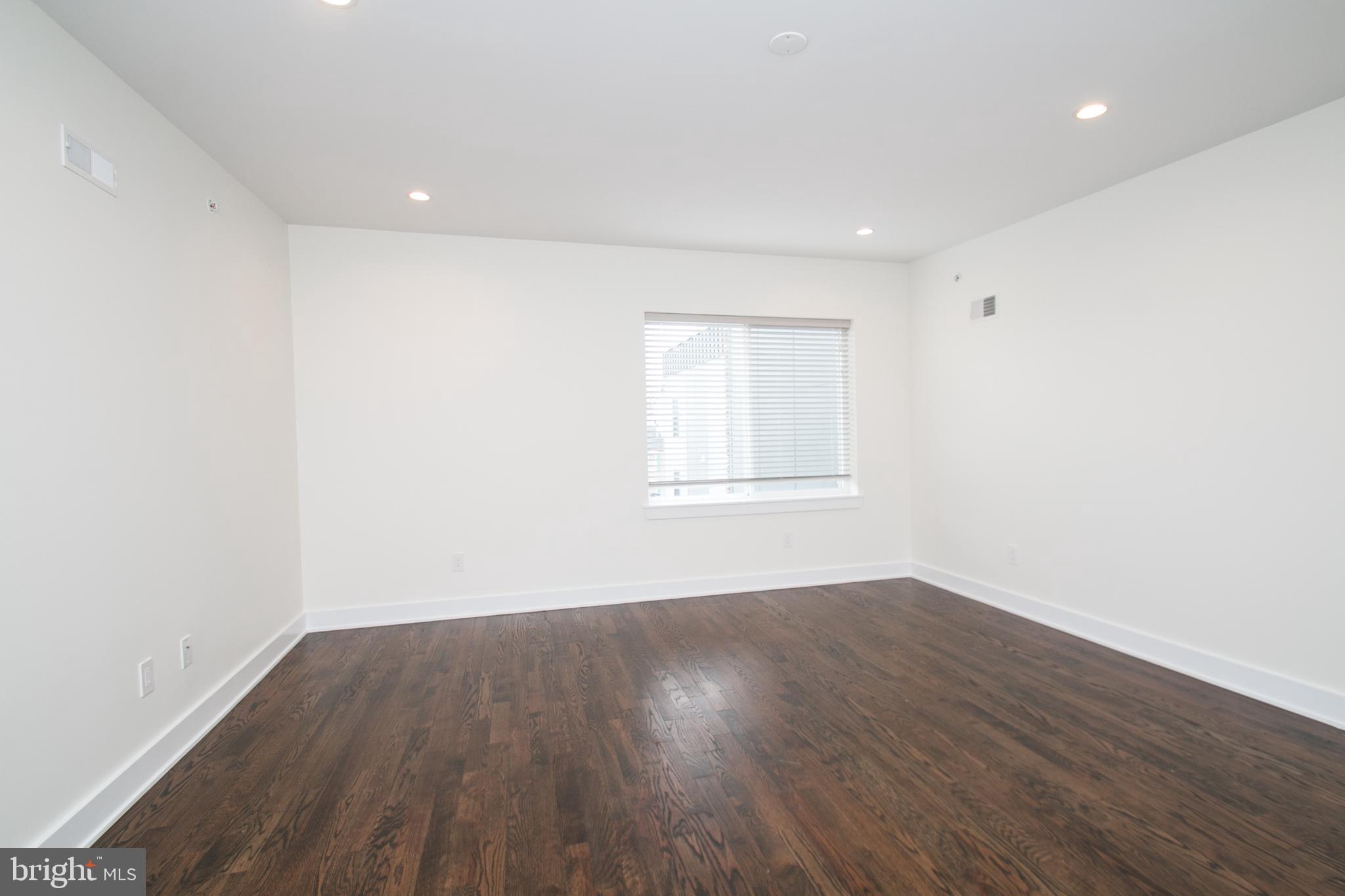 QUEEN VILLAGE - Residential Lease