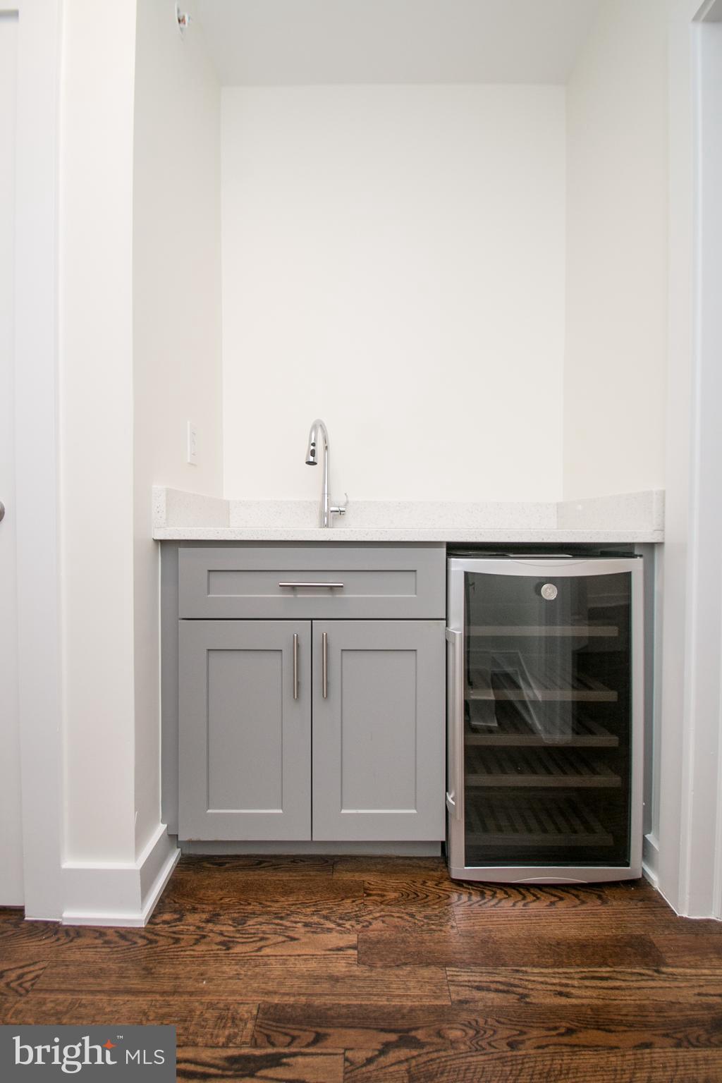 QUEEN VILLAGE - Residential Lease