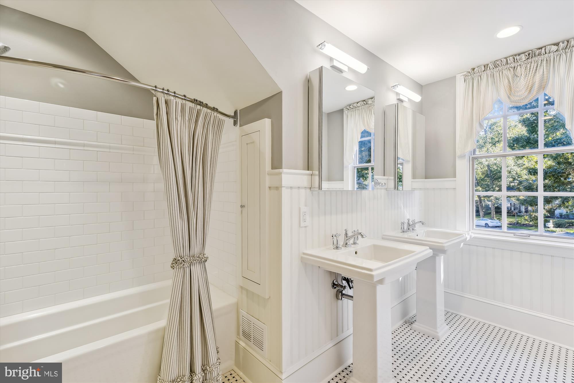 CHARTWELL - Residential