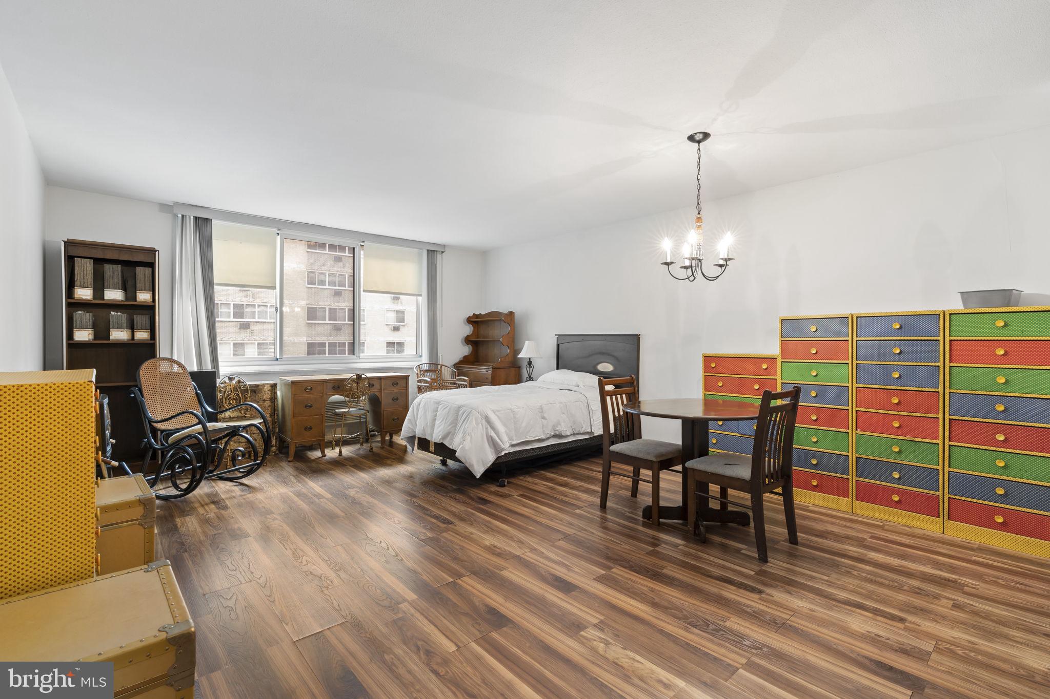 1901 JOHN F KENNEDY BOULEVARD 810