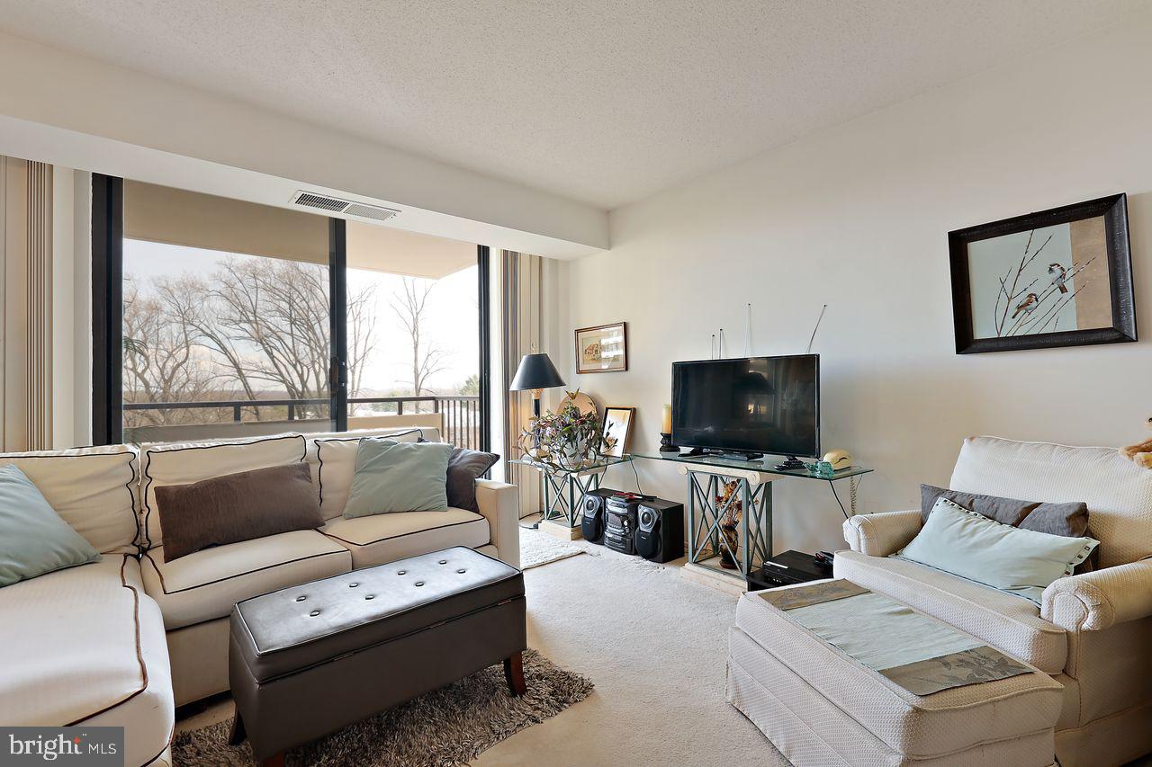 ENCORE OF MCLEAN - Residential