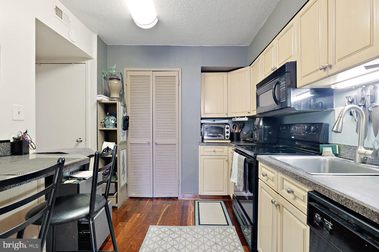 ENCORE OF MCLEAN - Residential