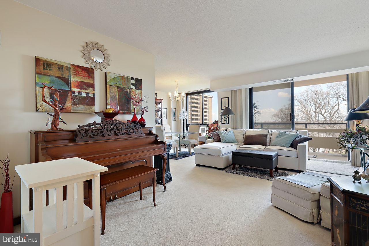 ENCORE OF MCLEAN - Residential