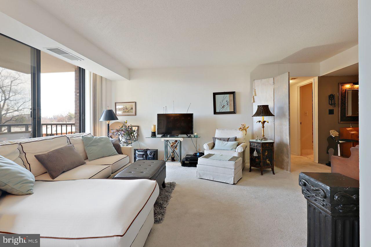 ENCORE OF MCLEAN - Residential