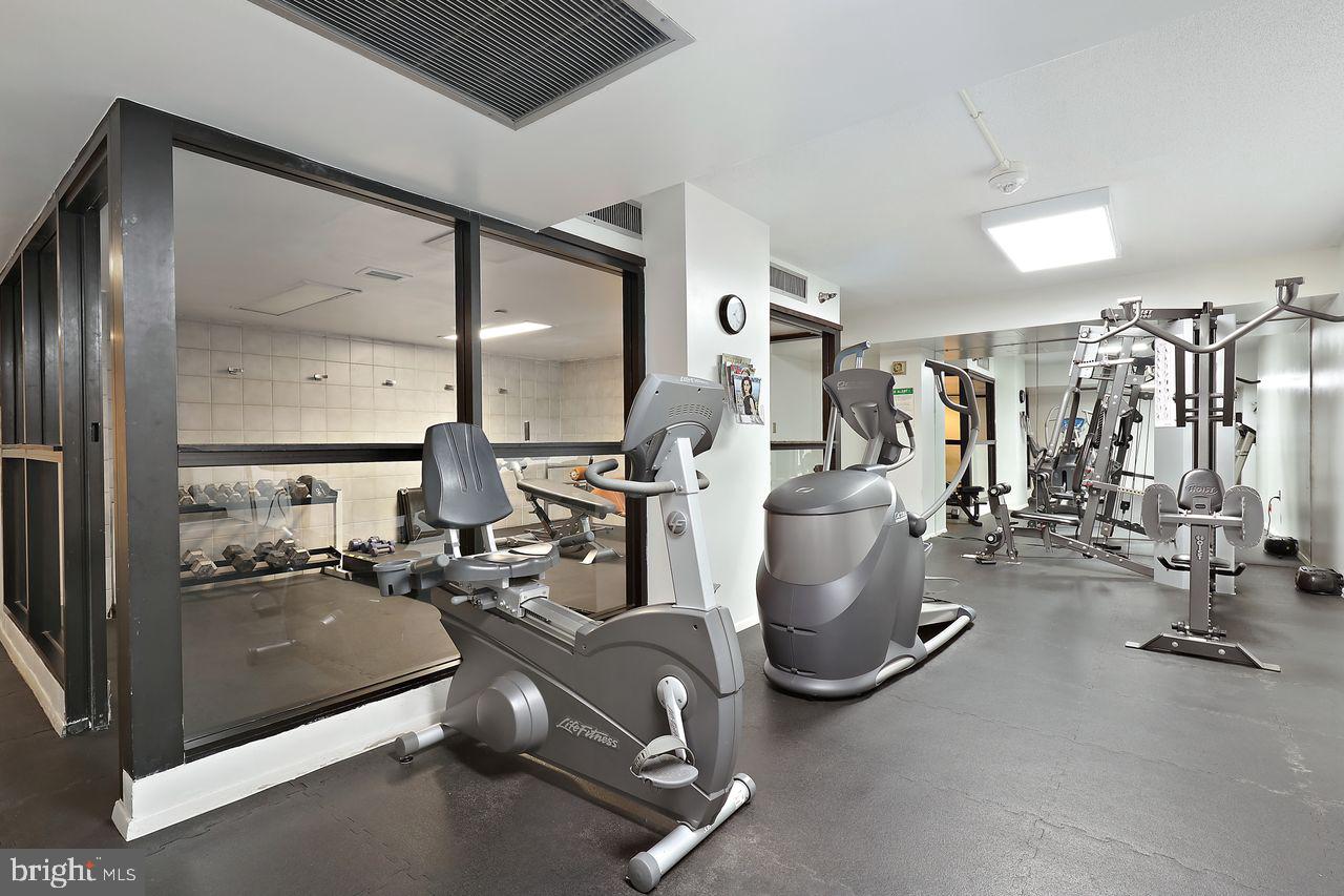 ENCORE OF MCLEAN - Residential