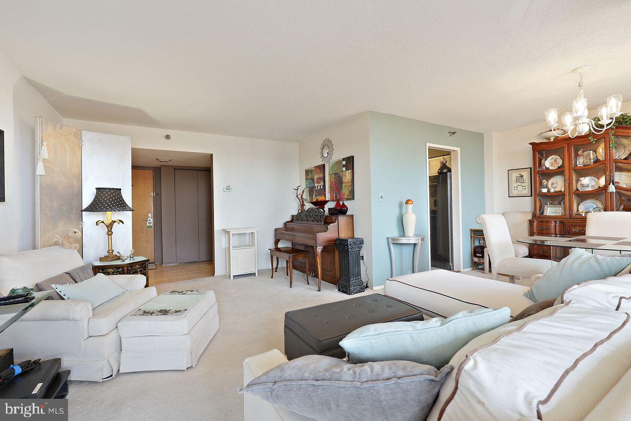 ENCORE OF MCLEAN - Residential