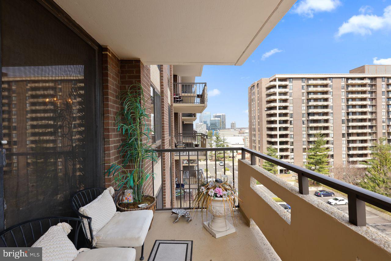 ENCORE OF MCLEAN - Residential