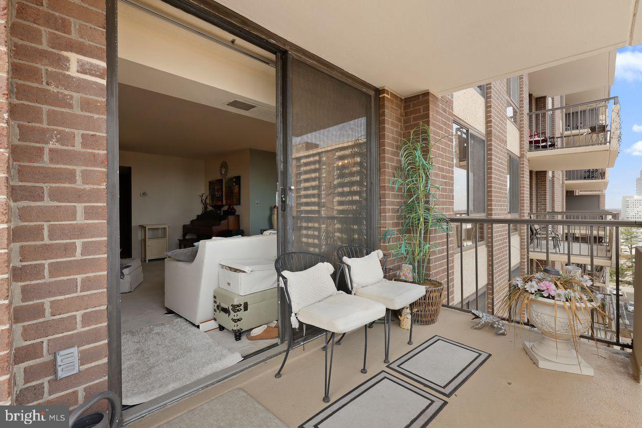 ENCORE OF MCLEAN - Residential