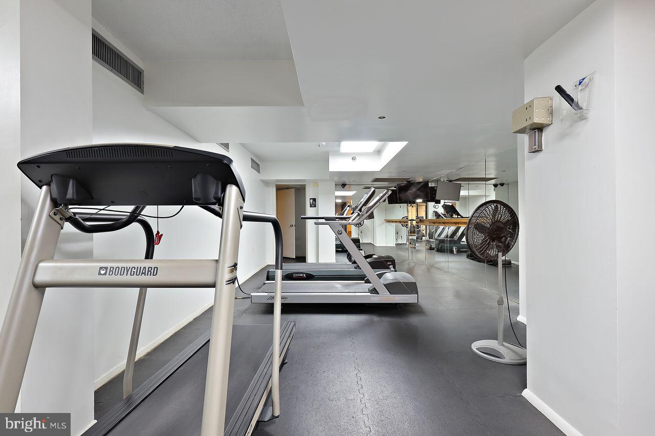 ENCORE OF MCLEAN - Residential