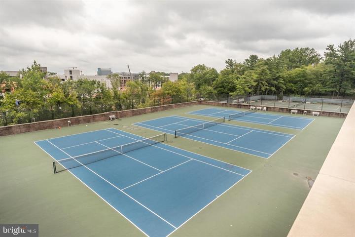 ENCORE OF MCLEAN - Residential