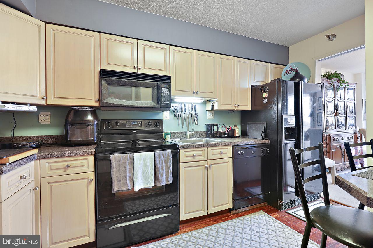 ENCORE OF MCLEAN - Residential