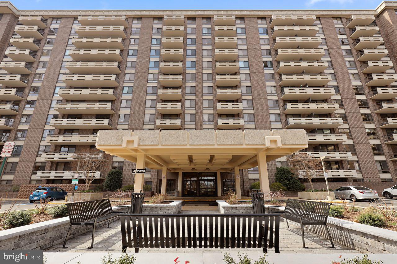 ENCORE OF MCLEAN - Residential