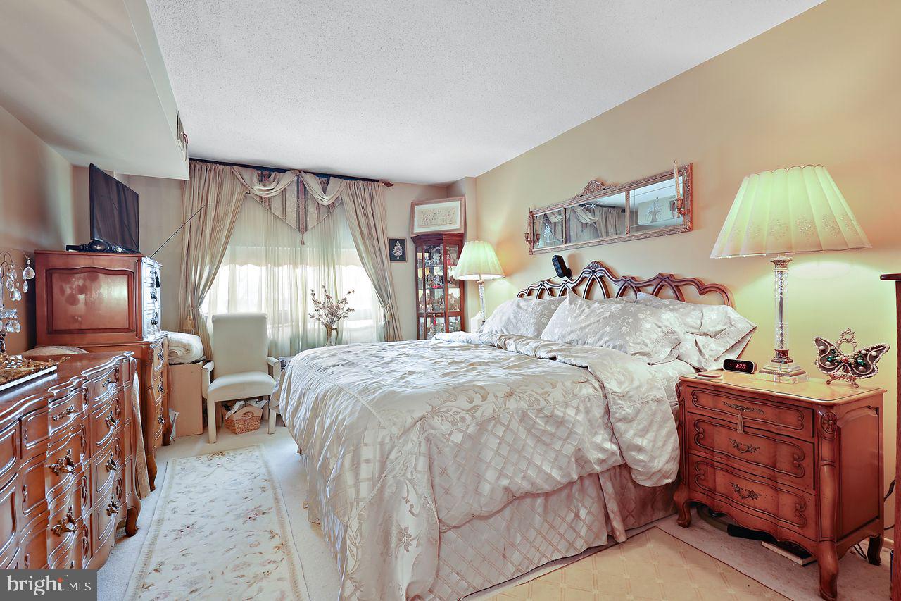 ENCORE OF MCLEAN - Residential