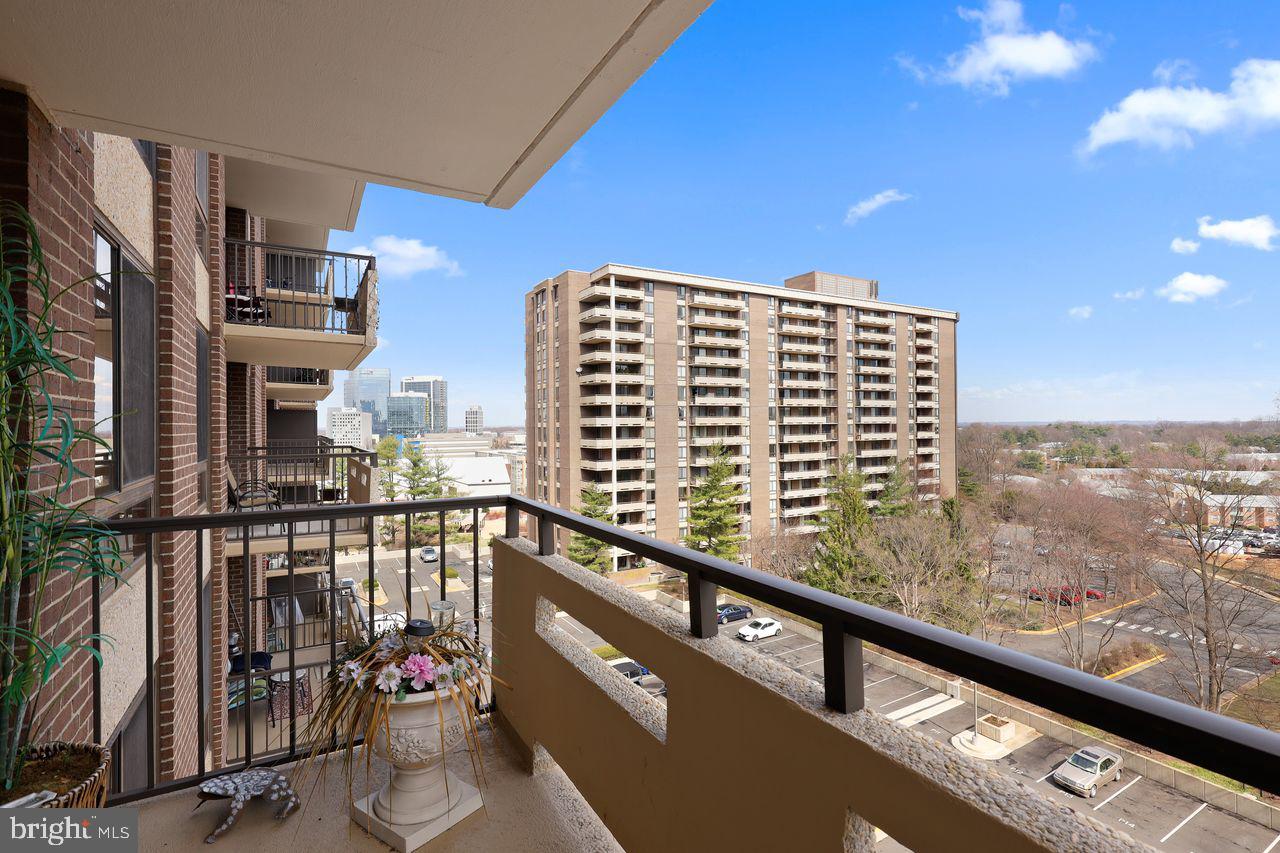 ENCORE OF MCLEAN - Residential