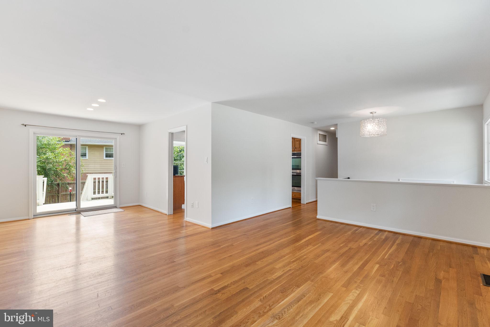 1731 TAMERISK COURT