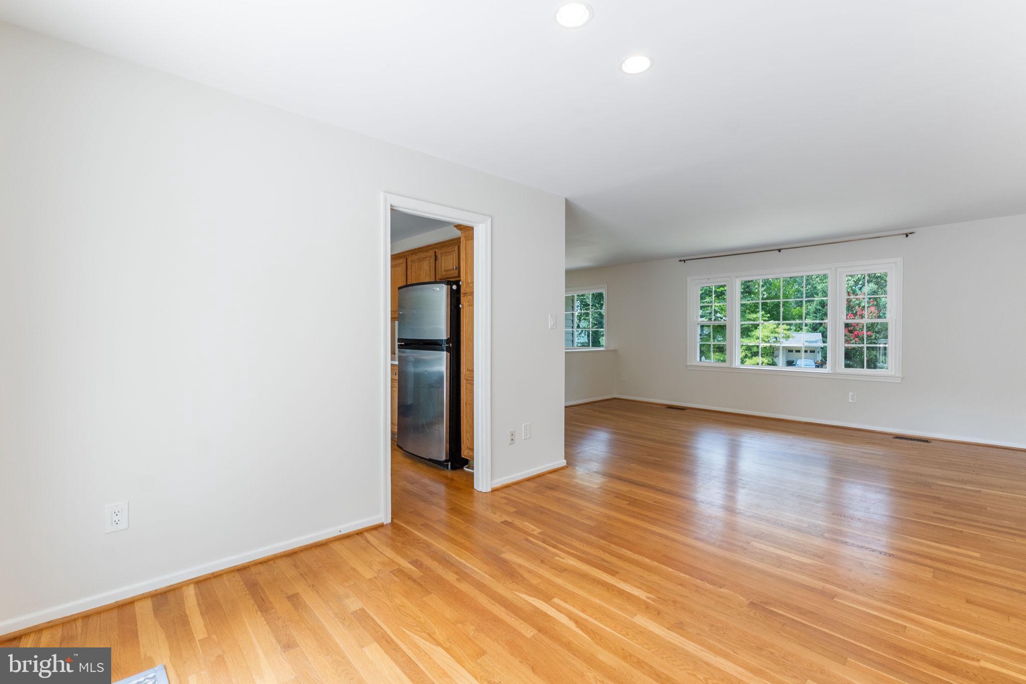 1731 TAMERISK COURT