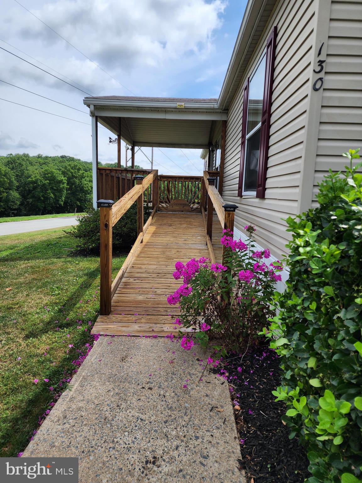 CRESTVIEW ACRES MHP - Residential