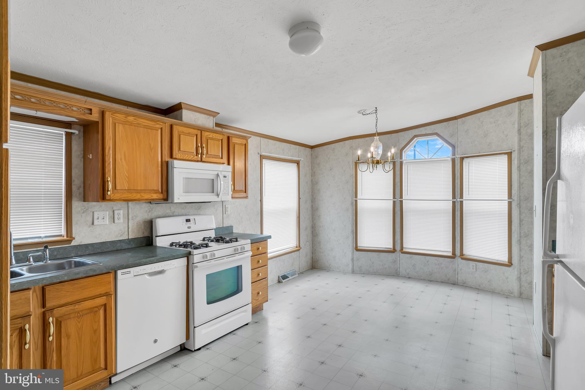 CRESTVIEW ACRES MHP - Residential