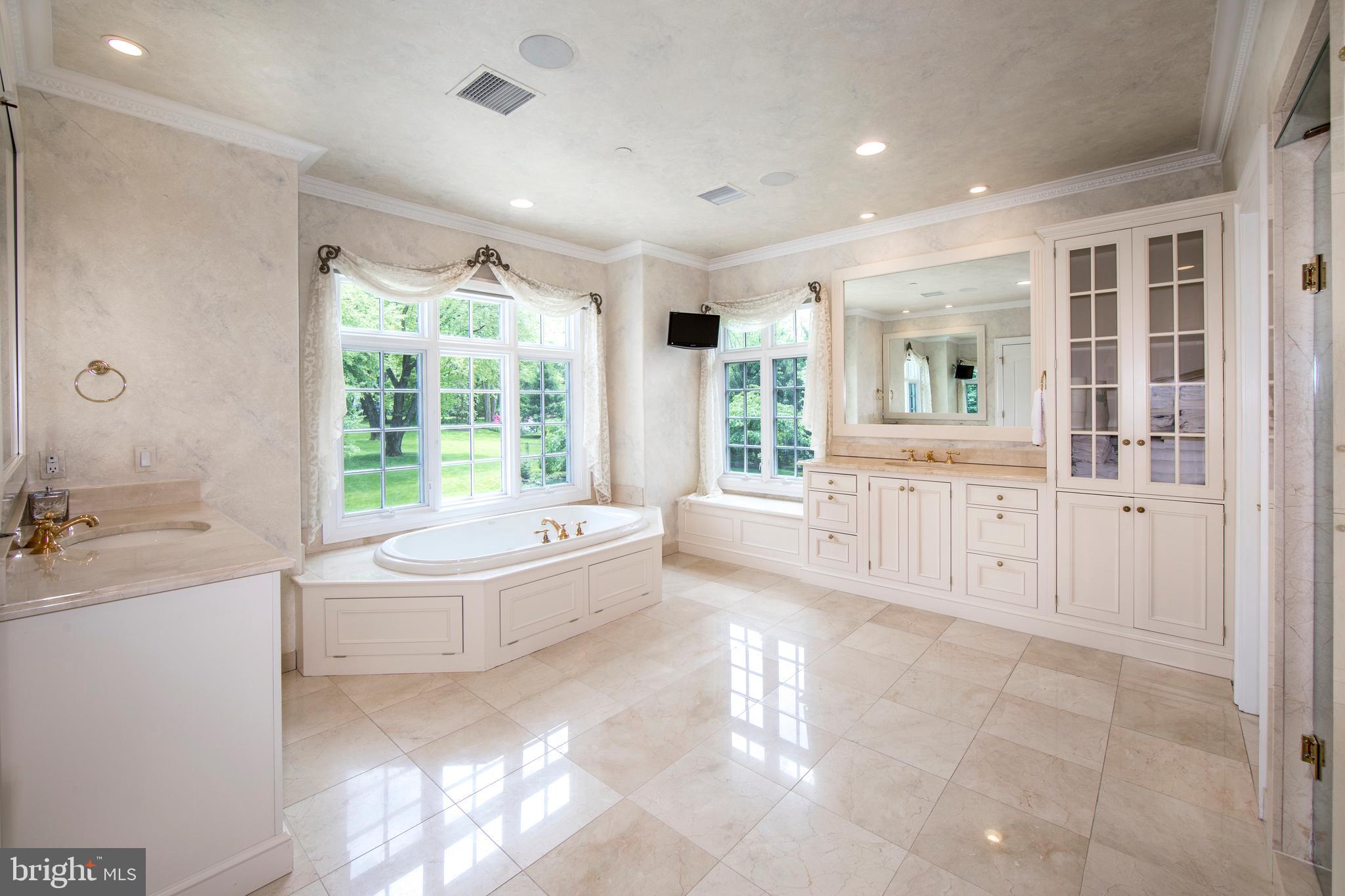 GLADWYNE - Residential