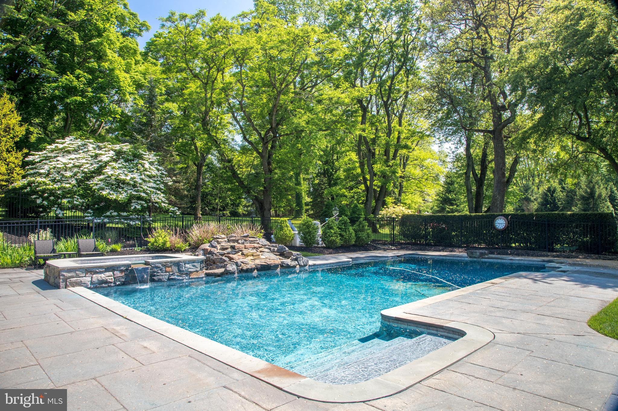 GLADWYNE - Residential