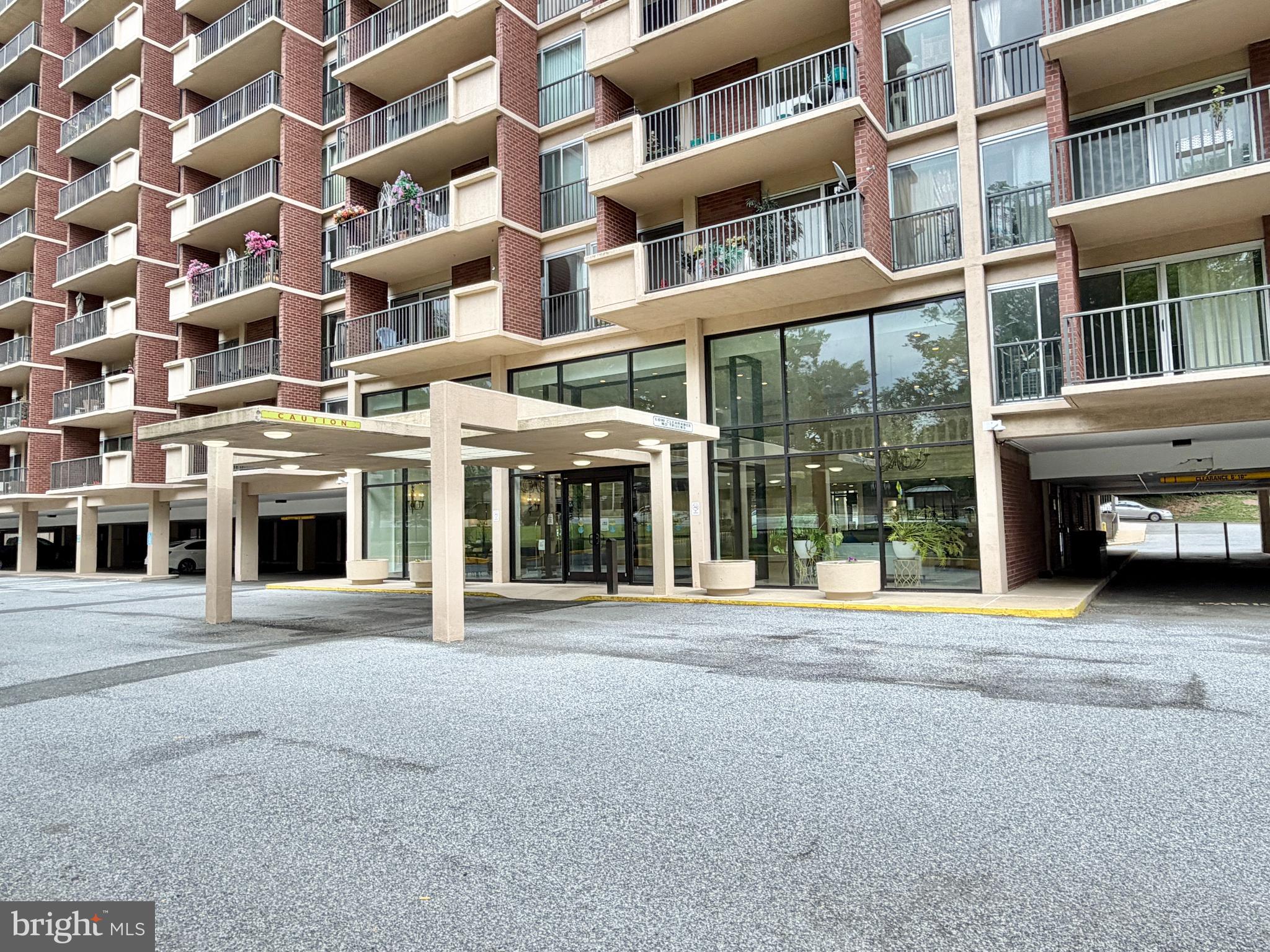 1300 ARMY NAVY DRIVE 823