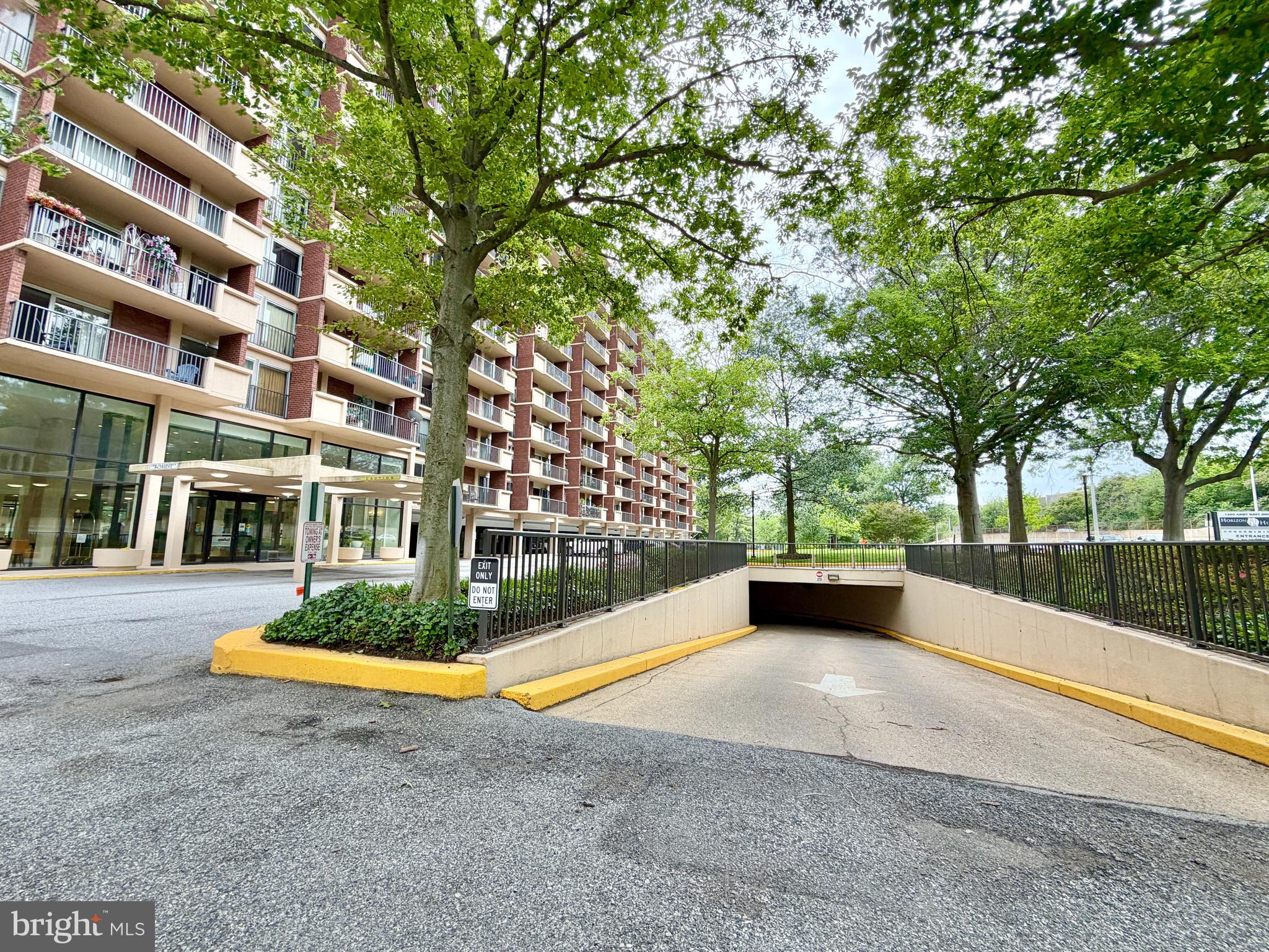 1300 ARMY NAVY DRIVE 823
