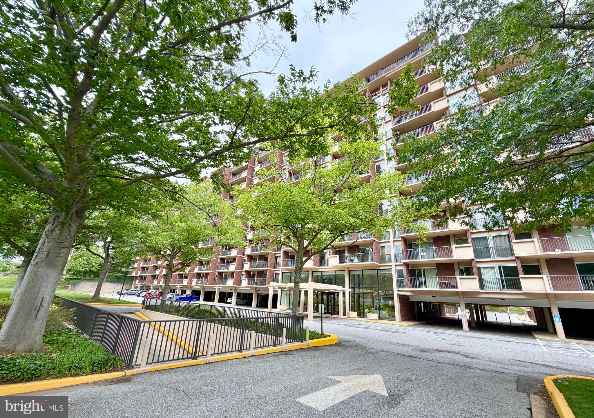 1300 ARMY NAVY DRIVE 823