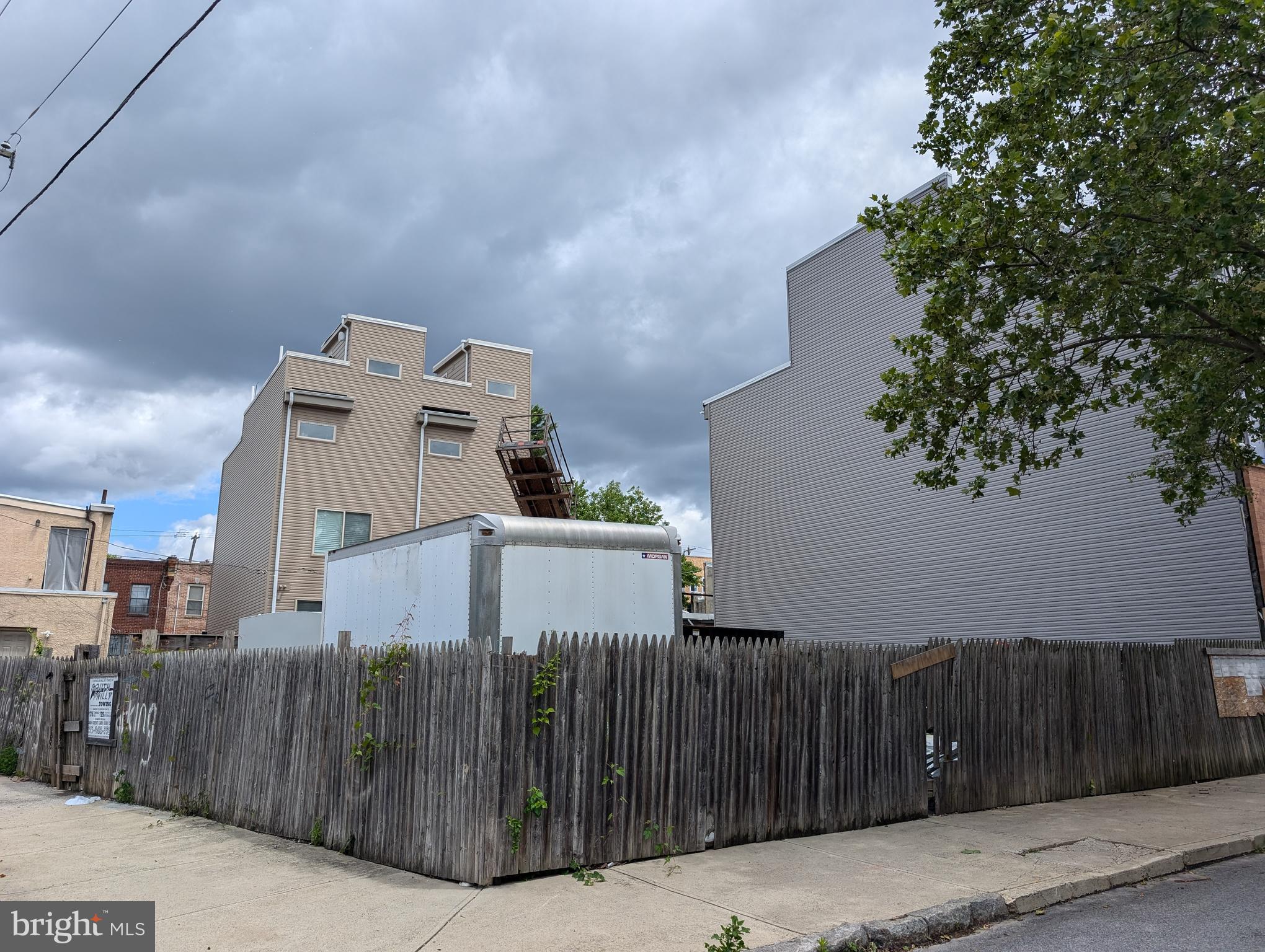 FORGOTTEN BOTTOM - Land