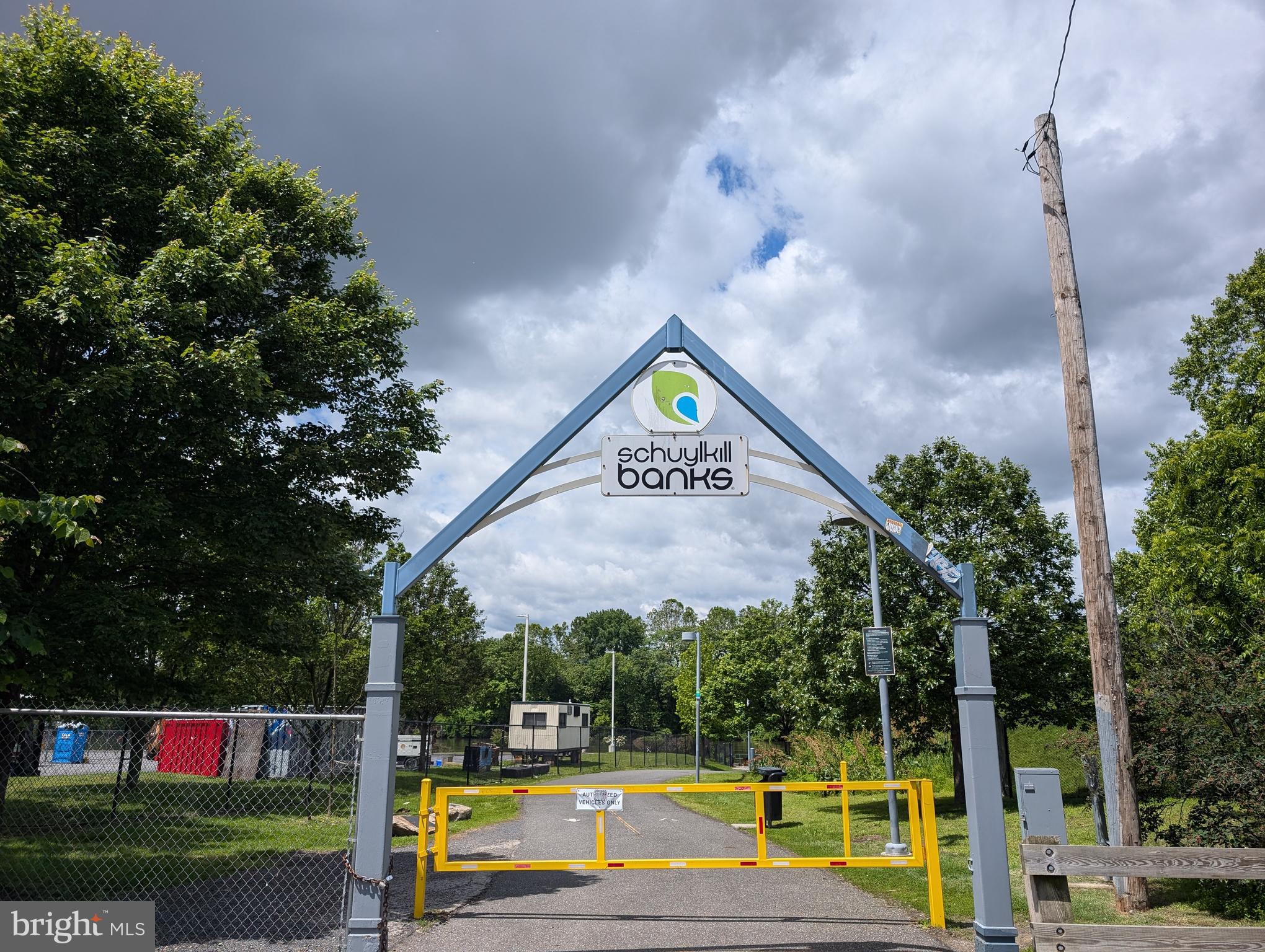 FORGOTTEN BOTTOM - Land