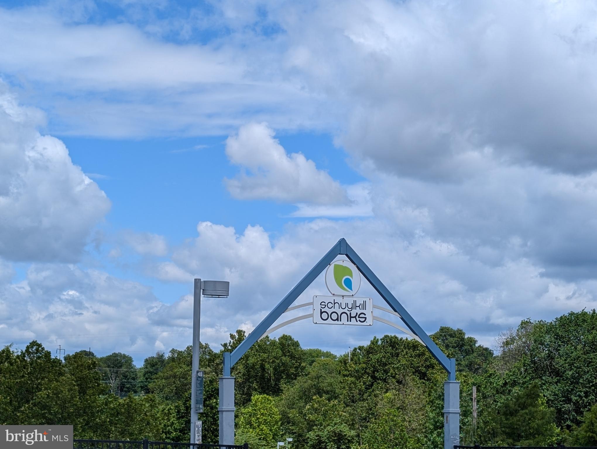 FORGOTTEN BOTTOM - Land