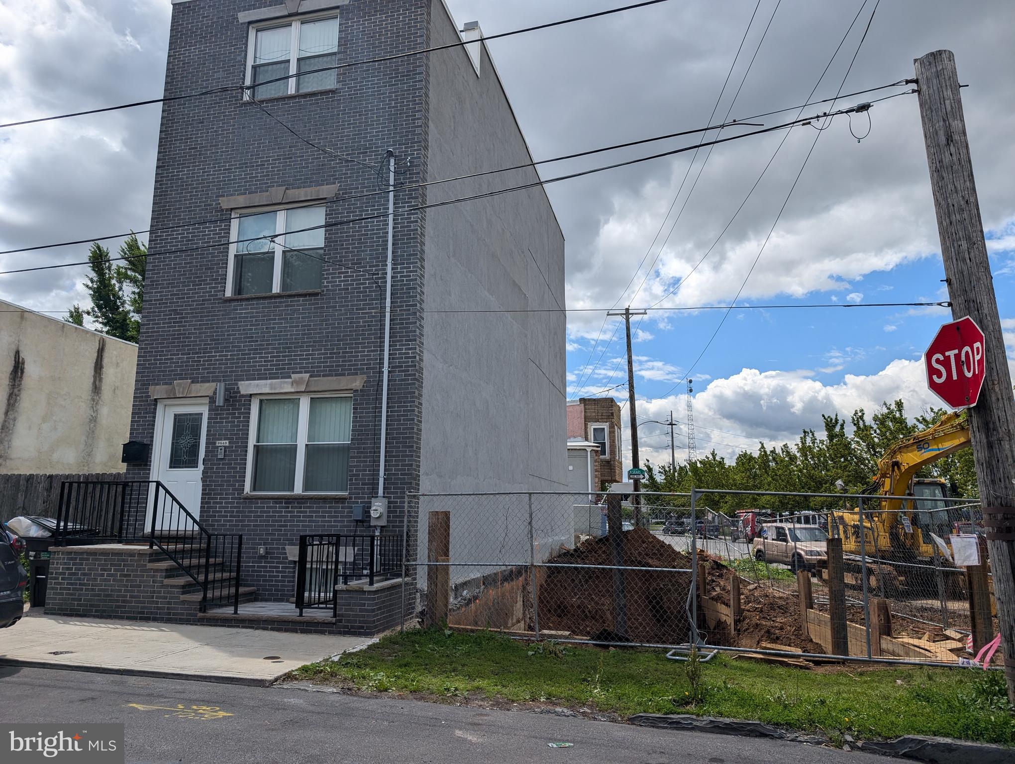 FORGOTTEN BOTTOM - Land