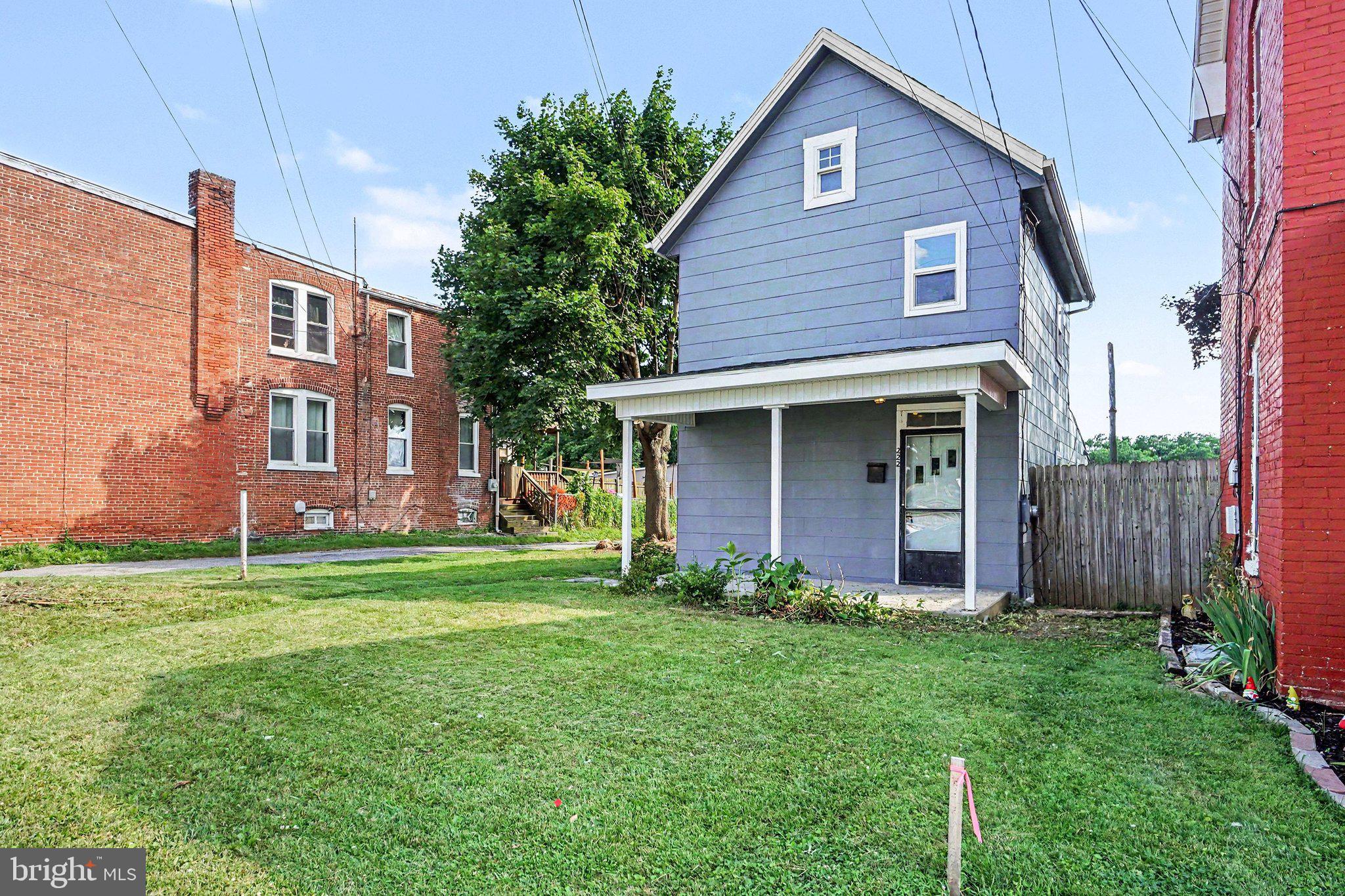 222 W 4TH ST