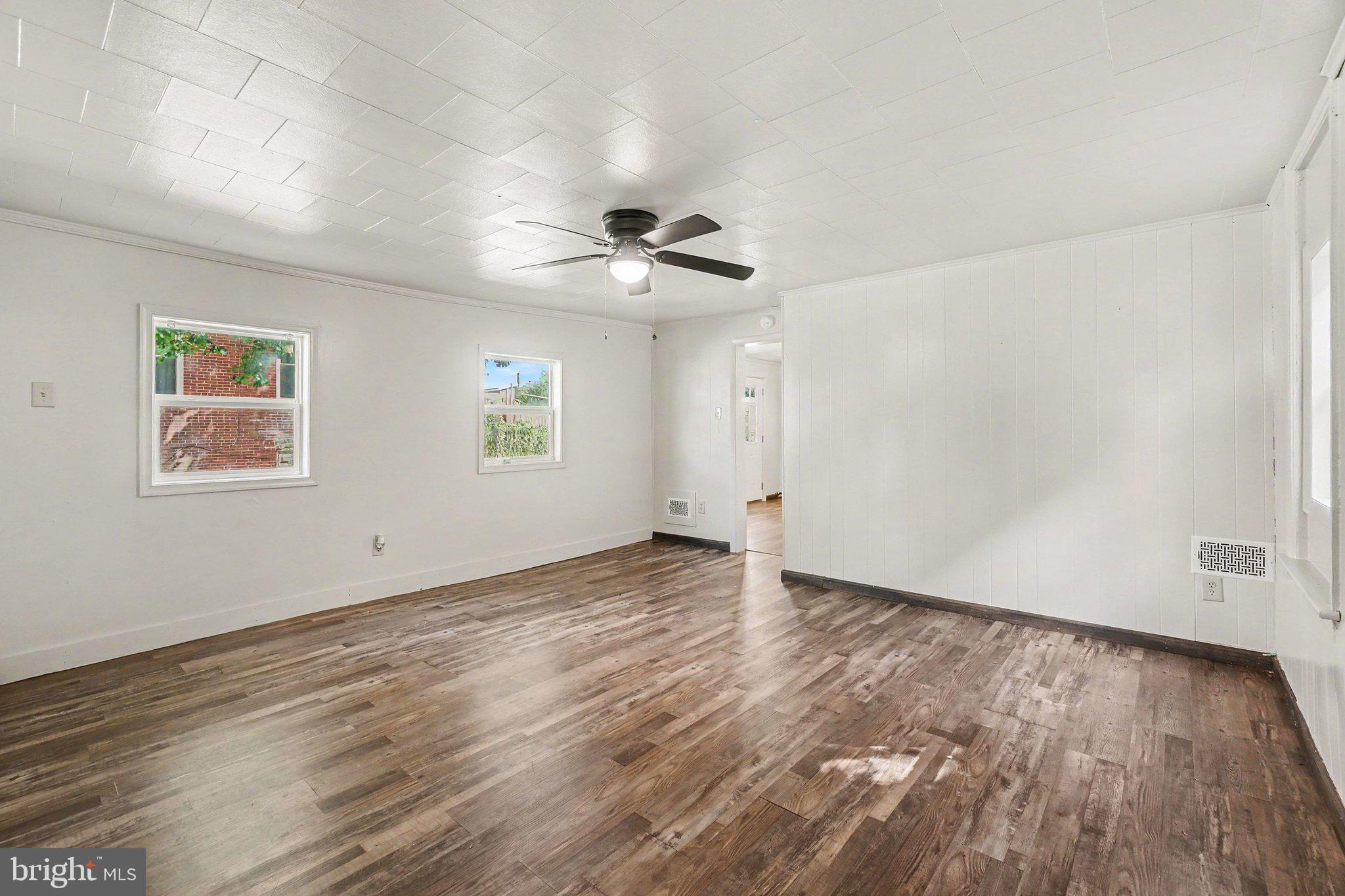 222 W 4TH ST