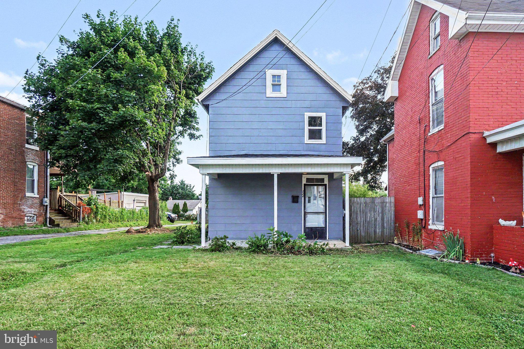 222 W 4TH ST