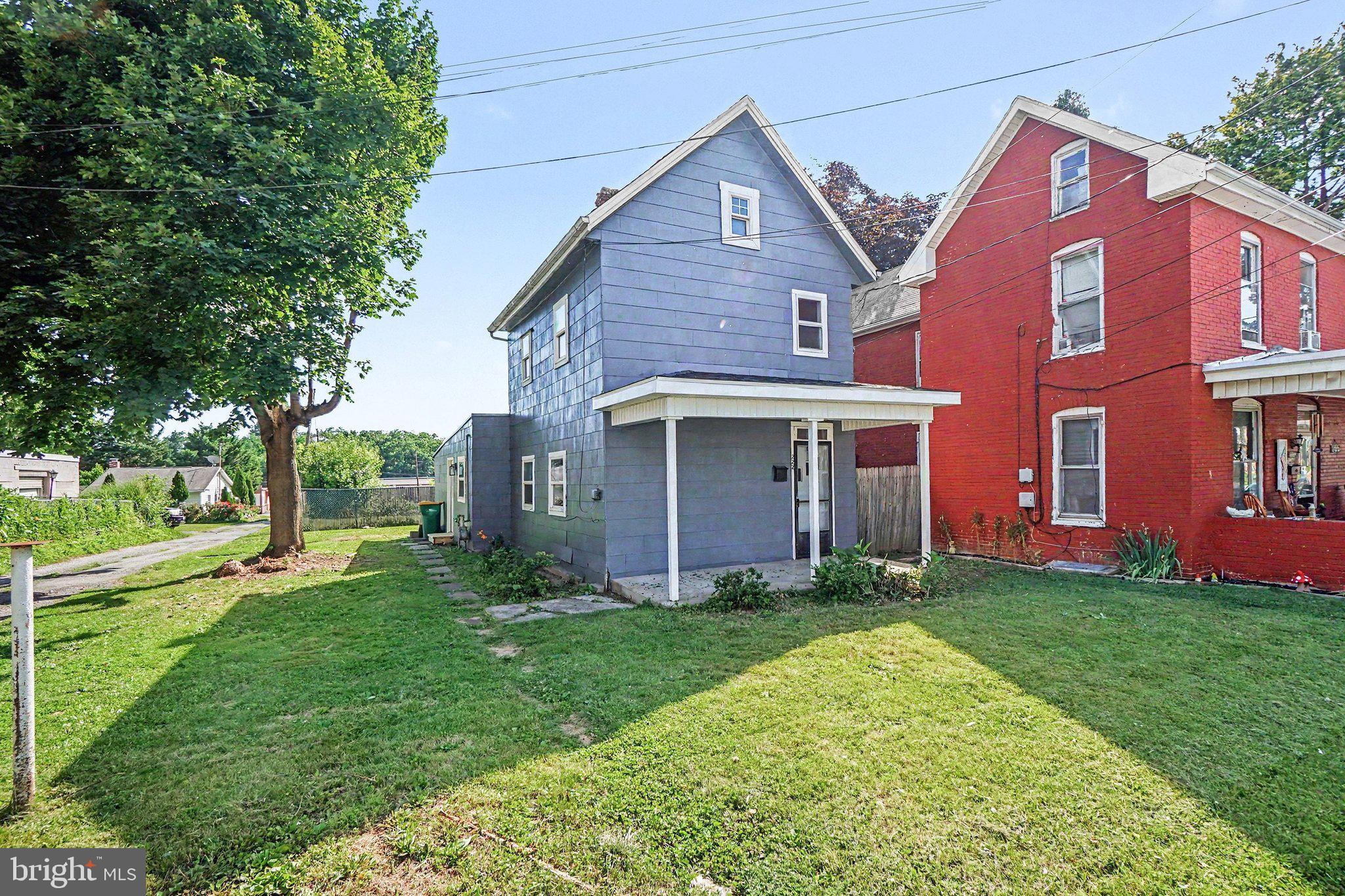 222 W 4TH ST
