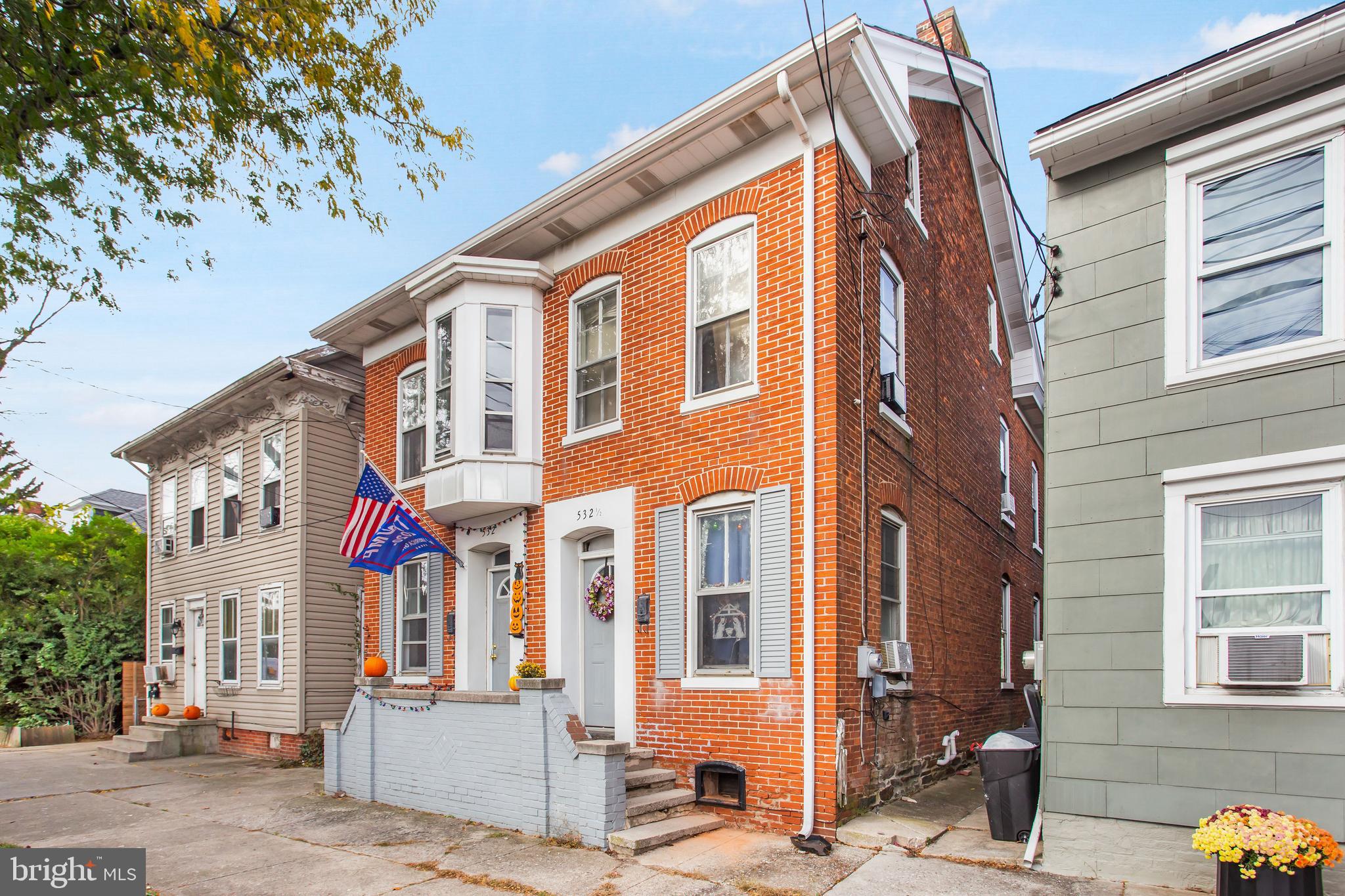 532- 532 1/2 BROADWAY