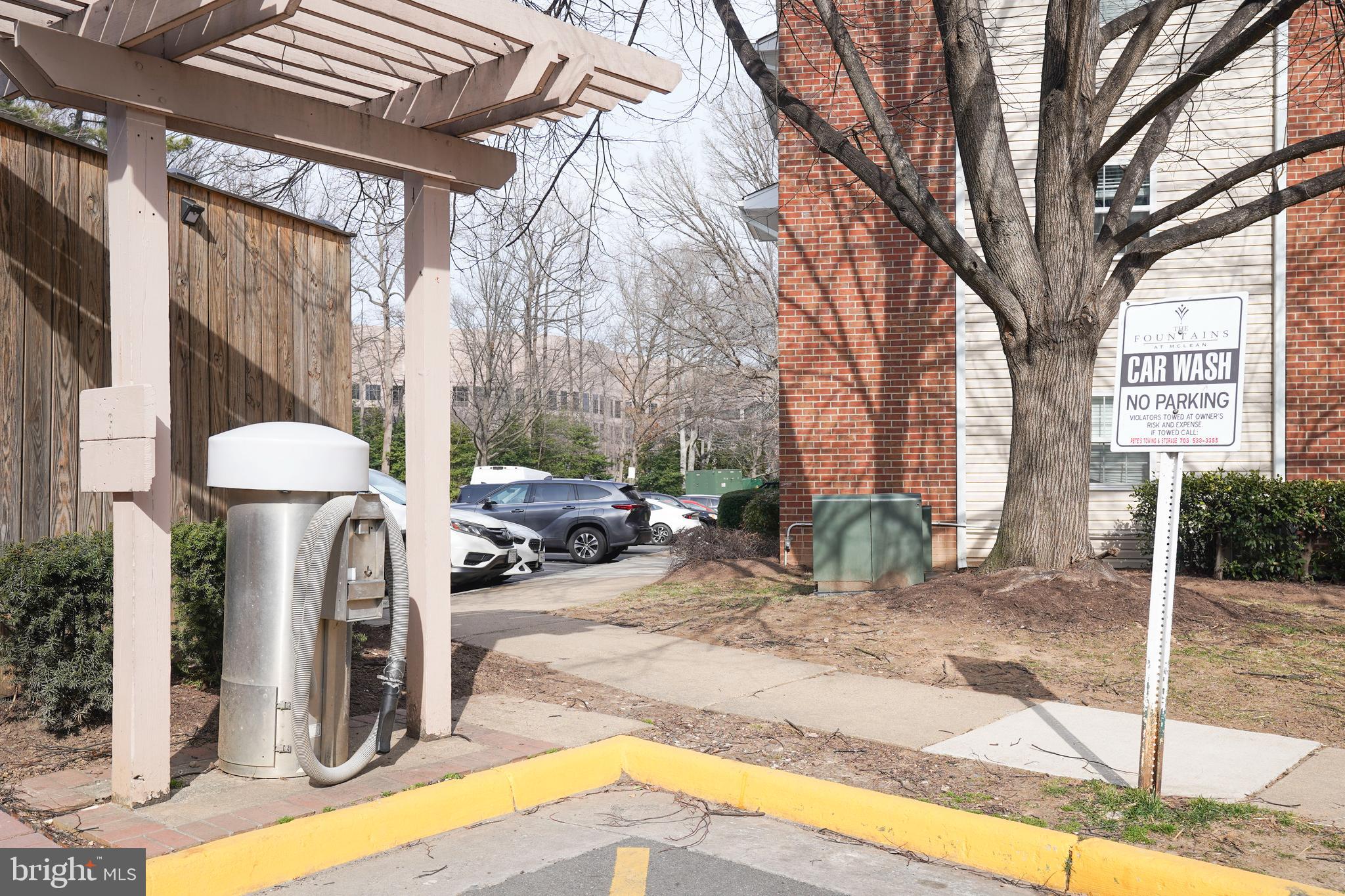FOUNTAINS AT MCLEAN - Residential
