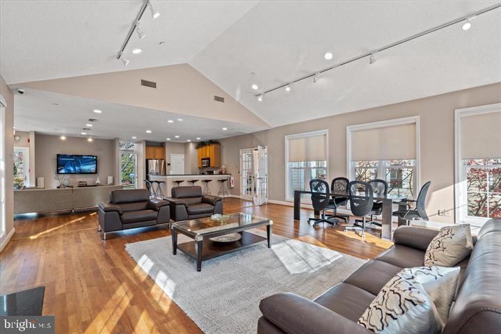 FOUNTAINS AT MCLEAN - Residential