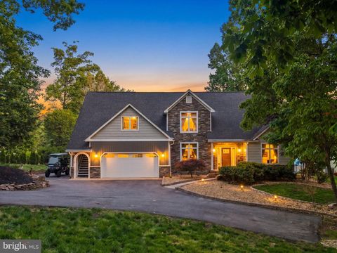 Photo of 20149 Oak River Court, PETERSBURG, VA 23803 (MLS # VACF2001496)