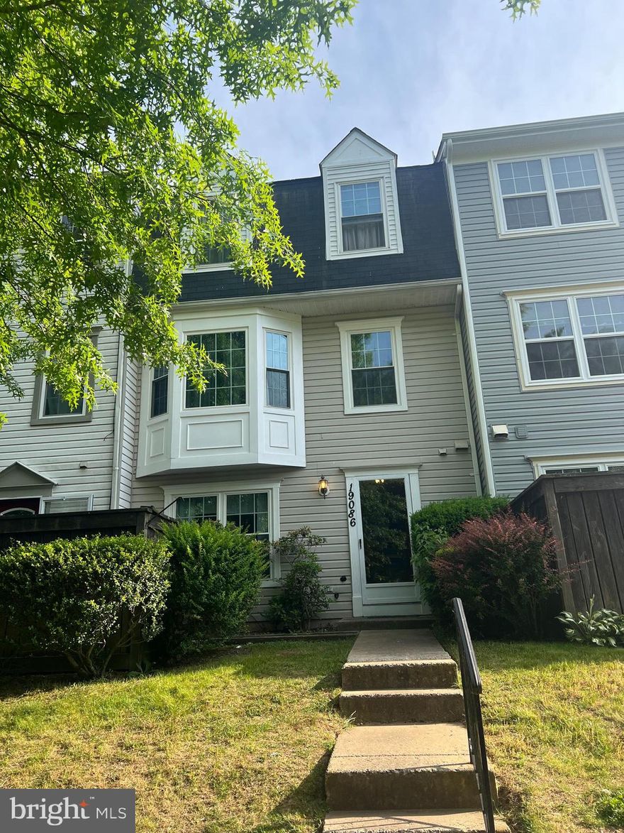 THREE BEDROOM 2.5 BATH TOWNHOME  IN MANCHESTER FARMS !!!  FRESHLY PAINTED, BRAND NEW FLOORS,  READY FOR QUICK MOVE IN.  CREDIT SCORE, INCOME REQUIREMENT, RENTAL HISTORY VERIFICATION ALL AT OWNERS DISCRETION AND APPROVAL. NO PETS, NO SMOKING.