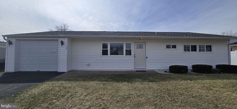 Homes For Sale - 35 Beechtree Road<br/> LEVITTOWN, PA 19057