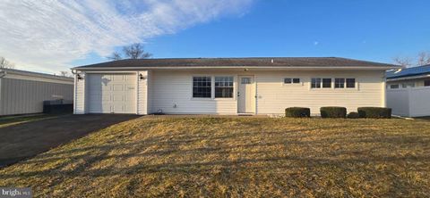 35 BEECHTREE ROAD LEVITTOWN PA 19057