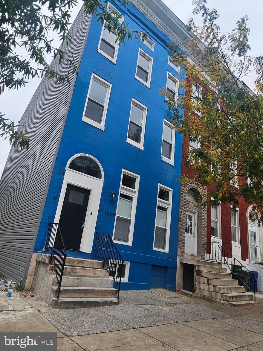 2 Unit Multi-Family Dwelling. Property has 1 - 2 bedroom 2.5 bath , and 1- 3 bedroom 3.5 bath. Please schedule your tour today won't last long. Home qualifies for $10,000 Vacant to value booster for qualified buyers to use towards down payment or closing cost.