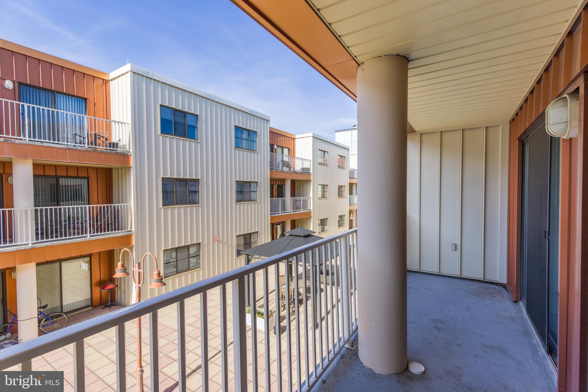 LIGHTHOUSE POINT - Residential