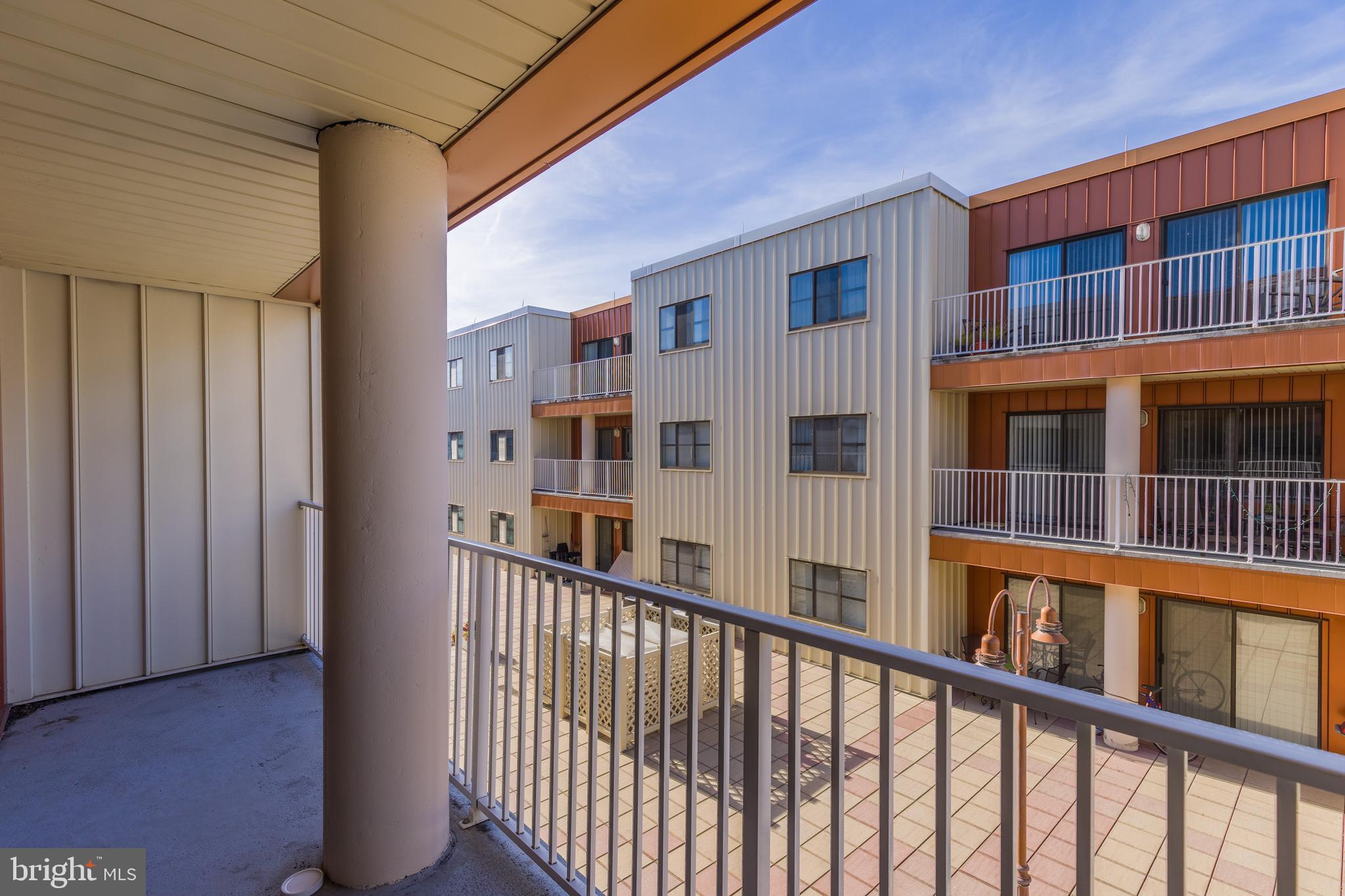 LIGHTHOUSE POINT - Residential