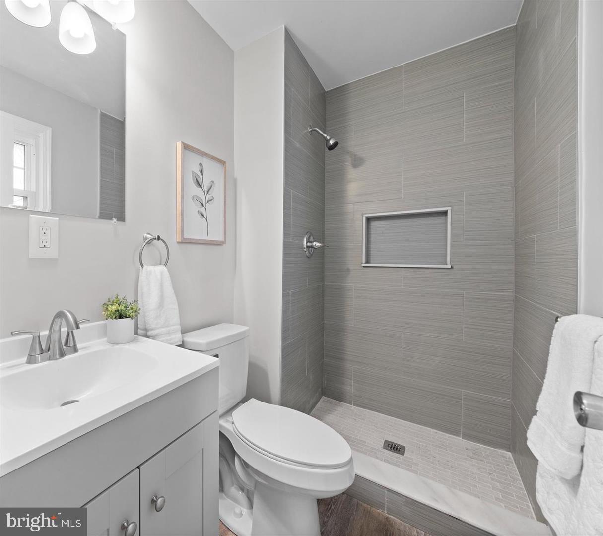 GREENVIEW KNOLLS - Residential Lease