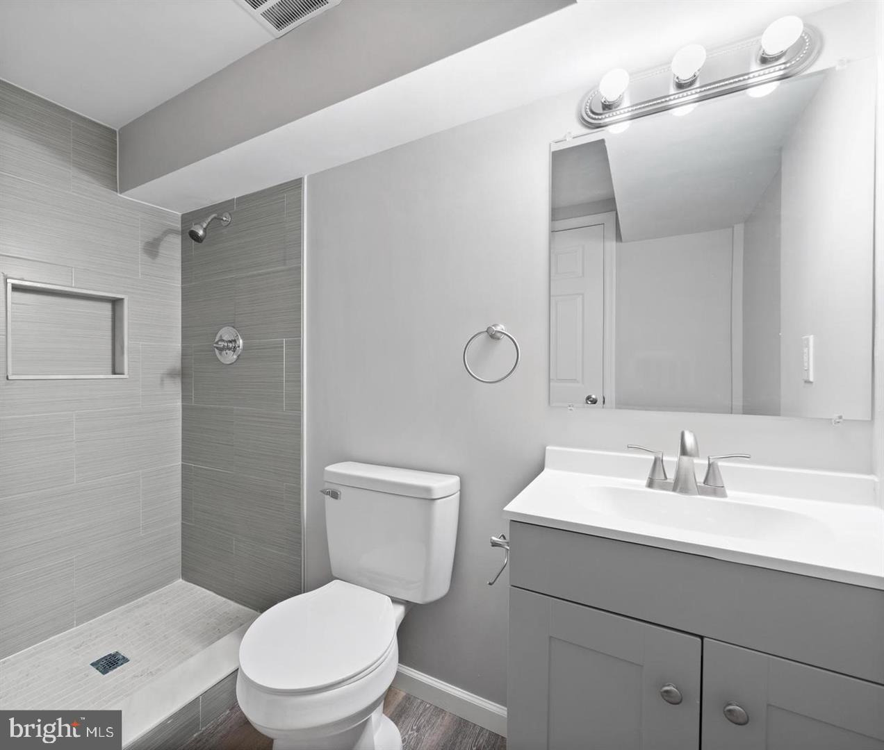 GREENVIEW KNOLLS - Residential Lease