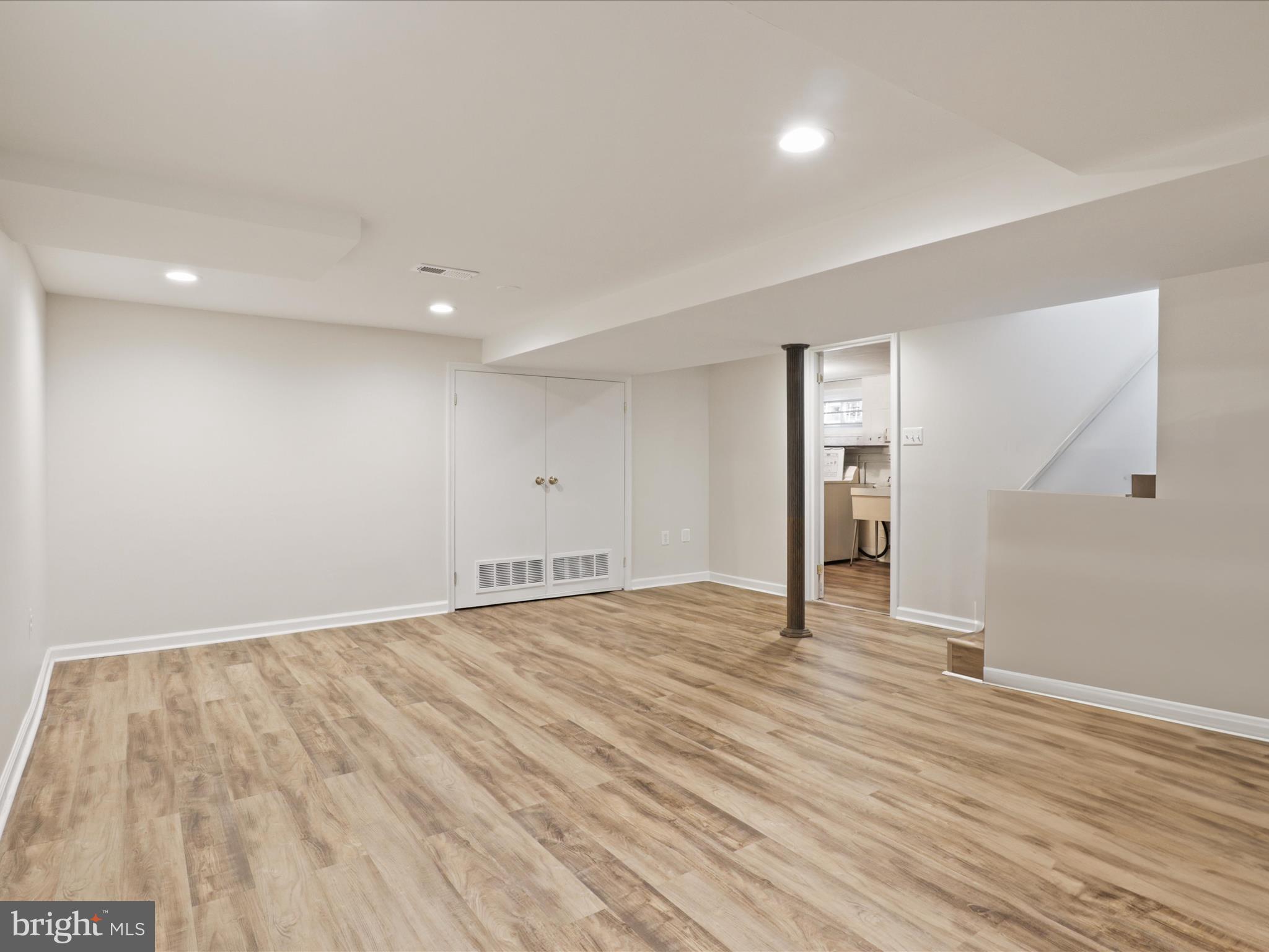 BROYHILL PARK - Residential