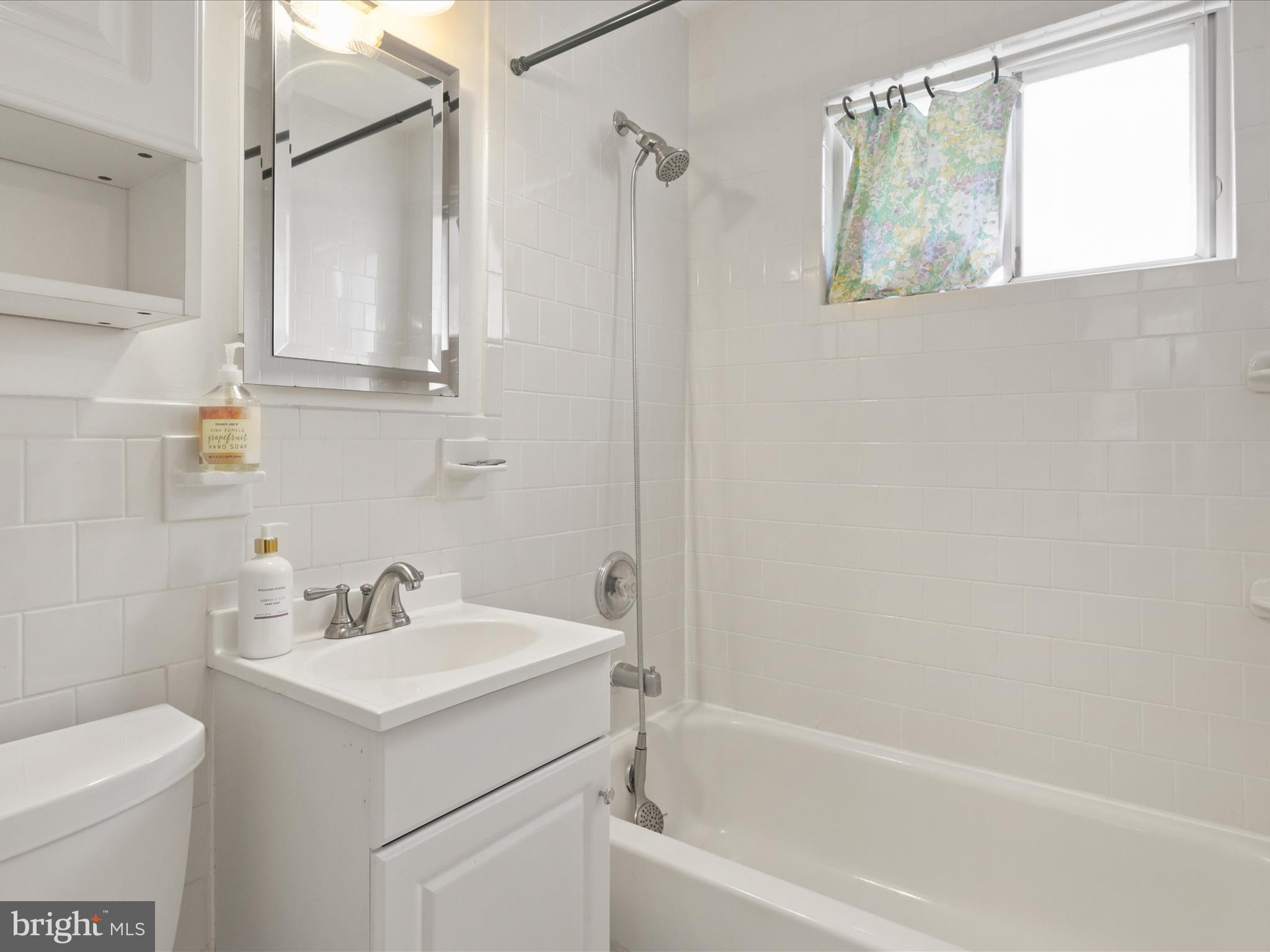 BROYHILL PARK - Residential